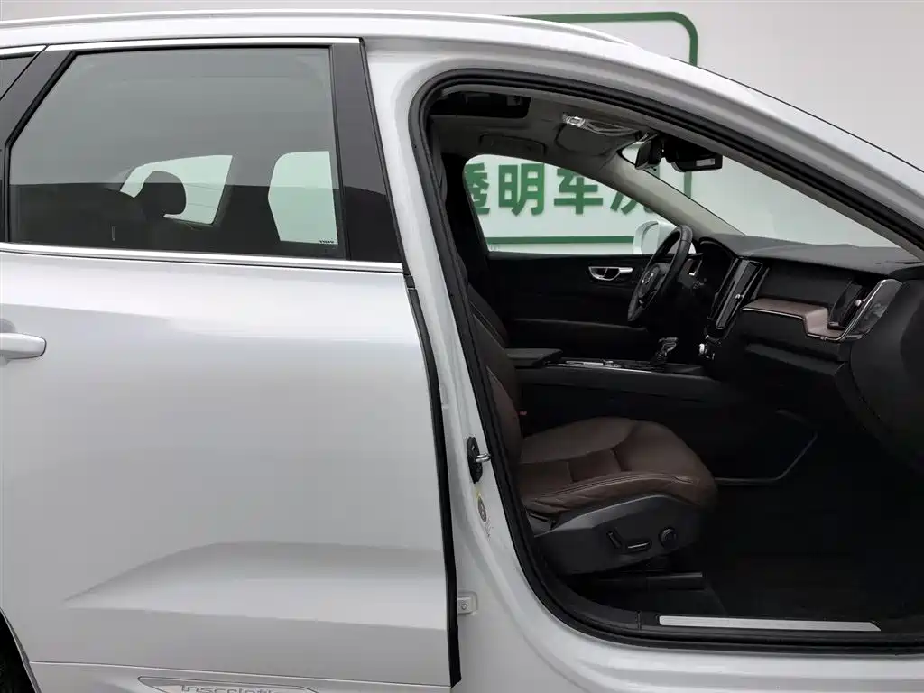 Volvo XC60 2020 T5 4WD Intelligent Comfort Luxury Edition фото 23