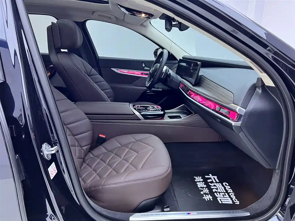 BMW 7 Series 2023 Model 735Li M Sport Package фото 18