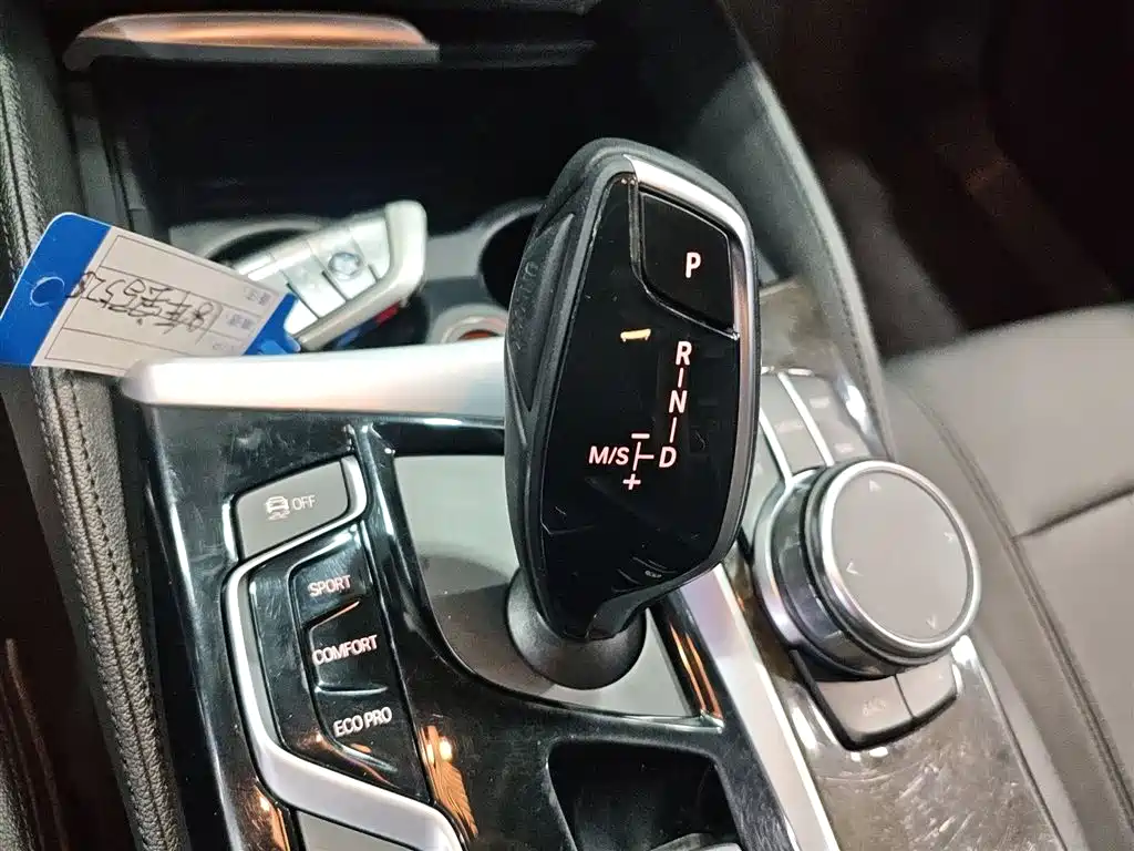 BMW 5 Series 2018 525Li M Sport Package фото 8