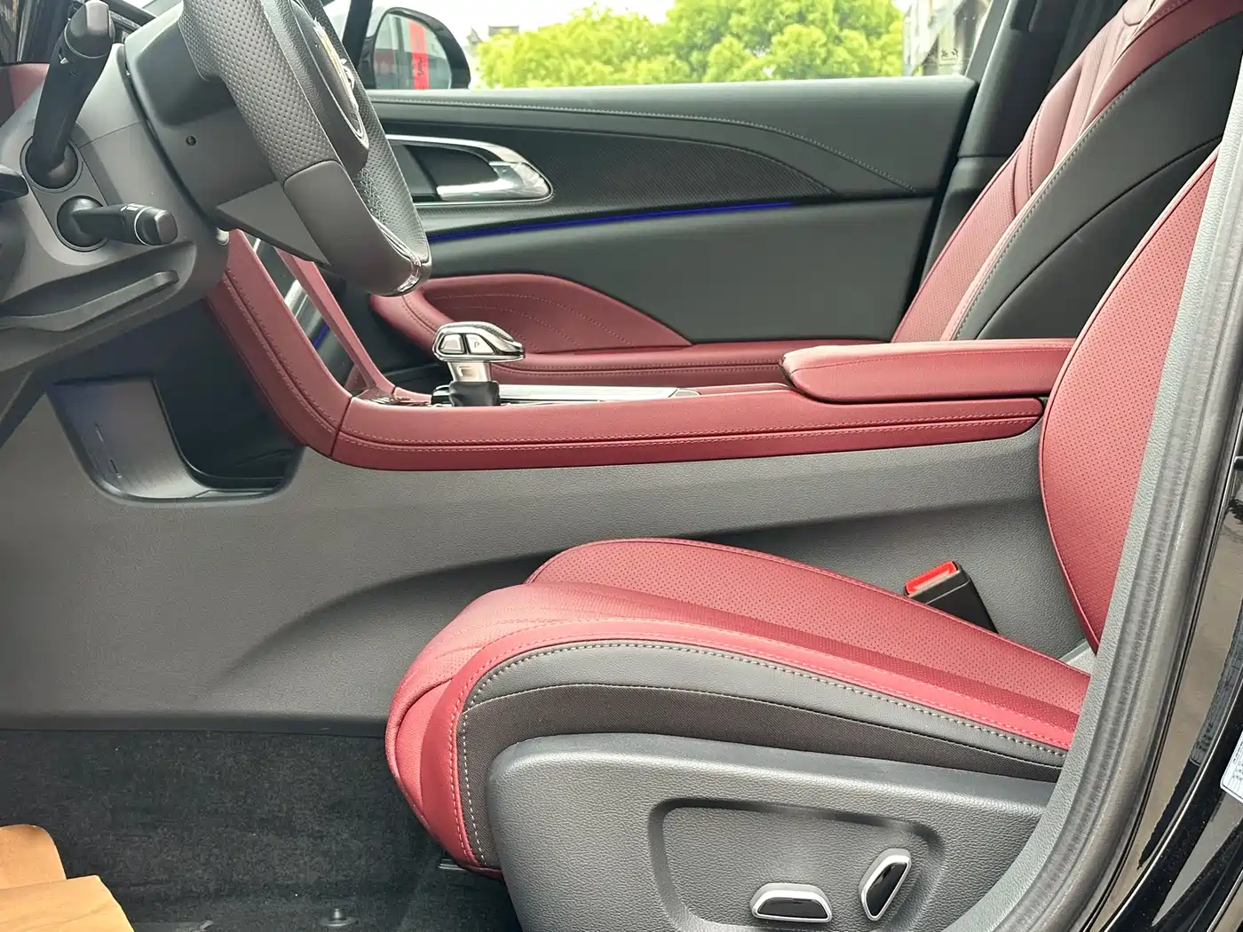 Hongqi H5 2025 2.0T Automatic Mystic Shadow 2 Million Edition фото 5
