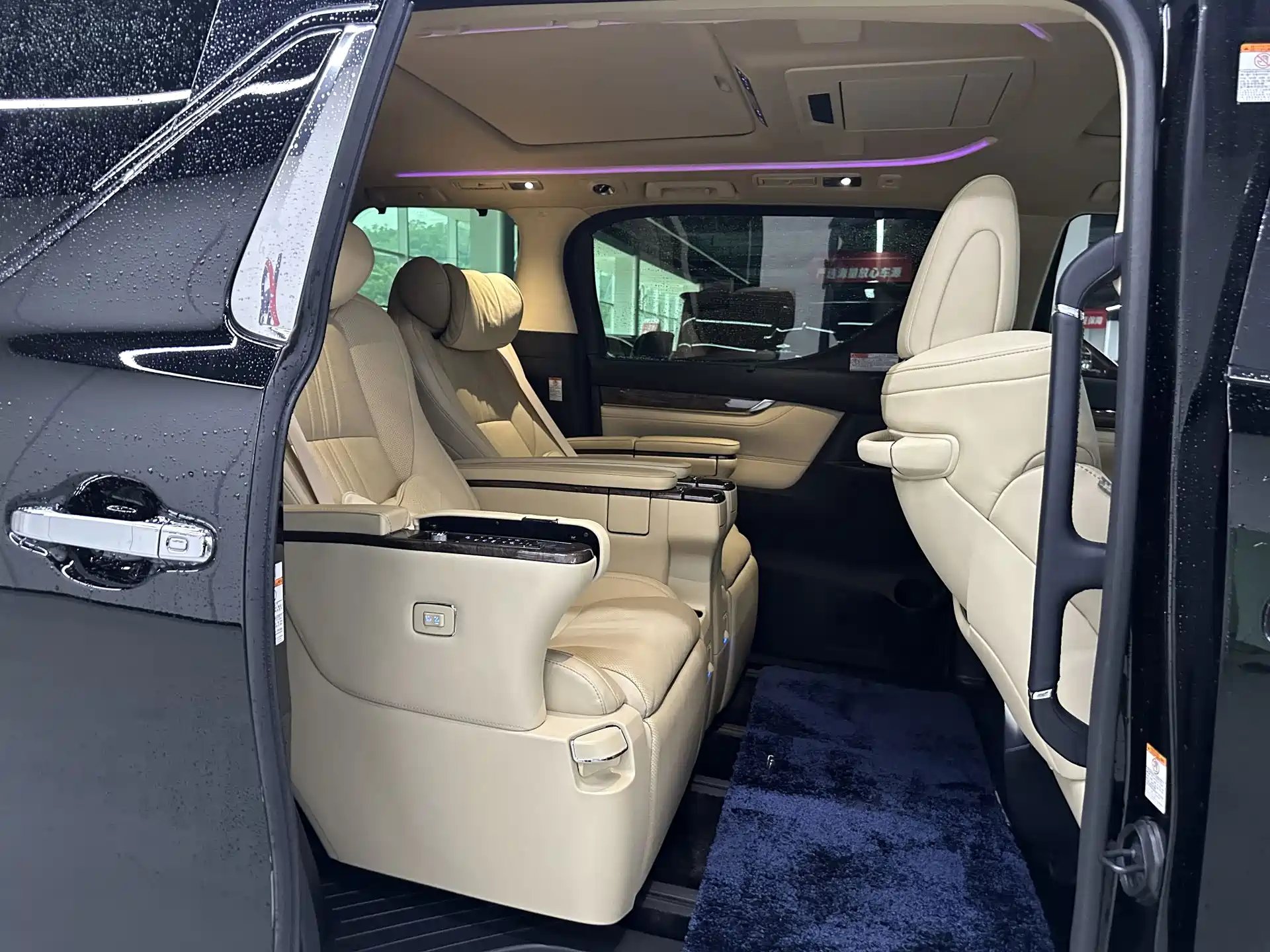 Фото 14 - Toyota Vellfire