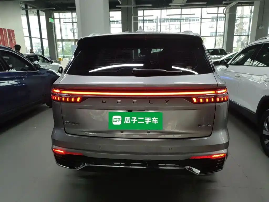 Фото 6 - Geely Monjaro