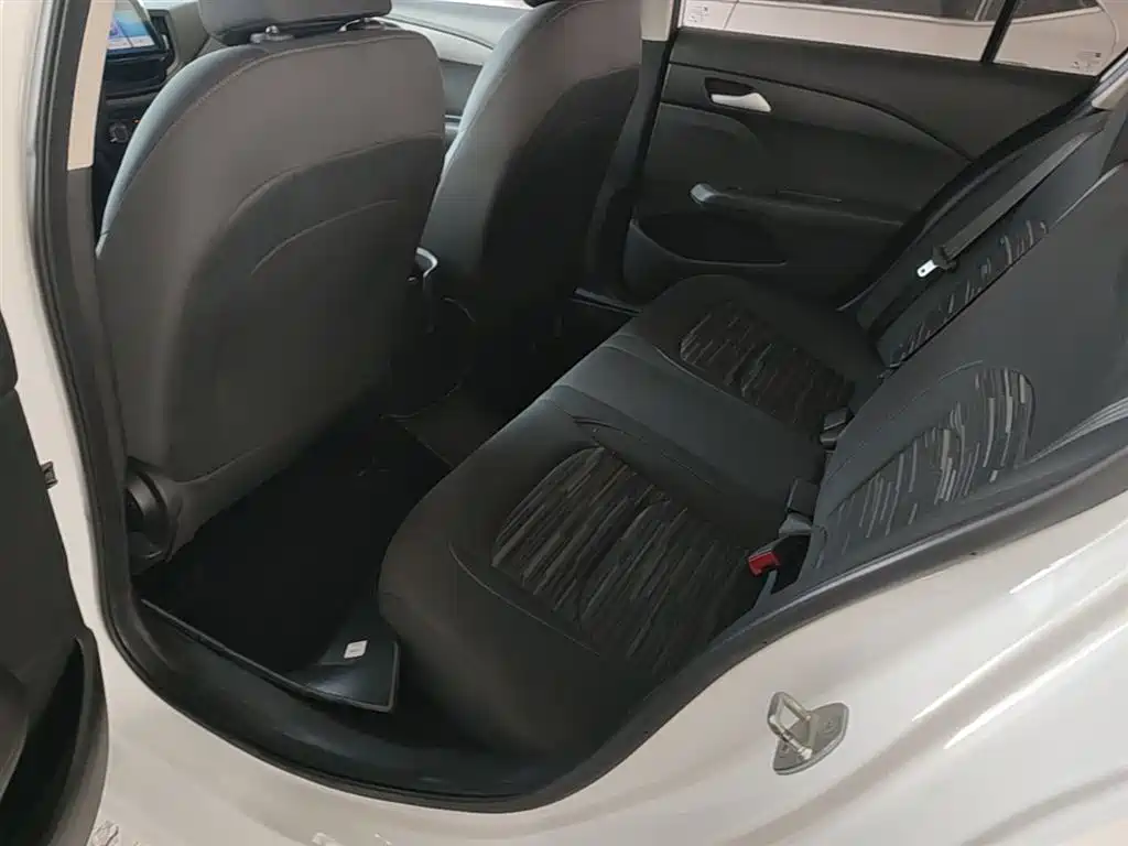 Chevrolet Cavalier 2019 320 Manual Enjoyment Edition фото 17