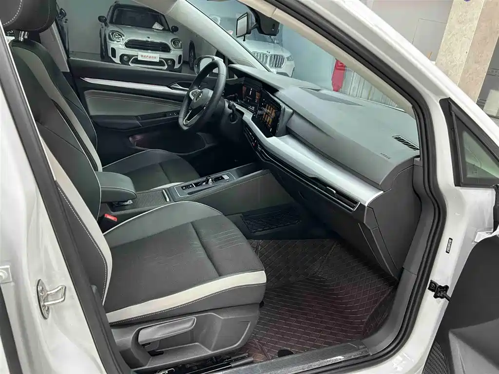 Volkswagen Golf 2023 280TSI DSG Pro фото 13