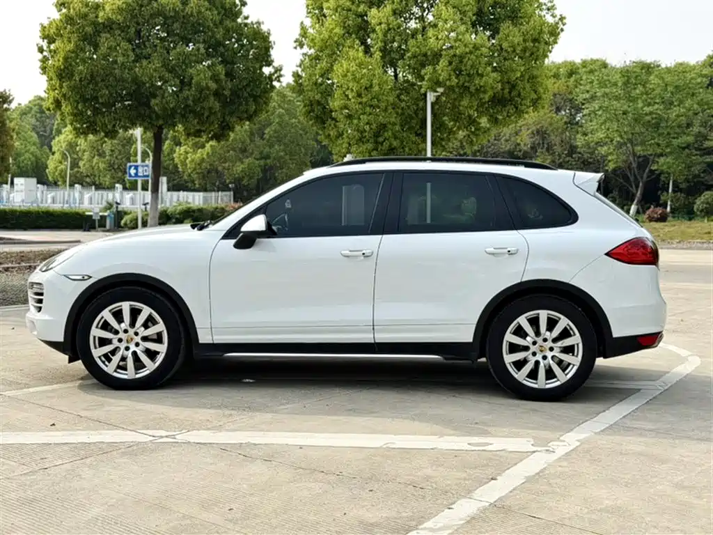 Porsche Cayenne 2014 Cayenne Platinum Edition 3.0T фото 25