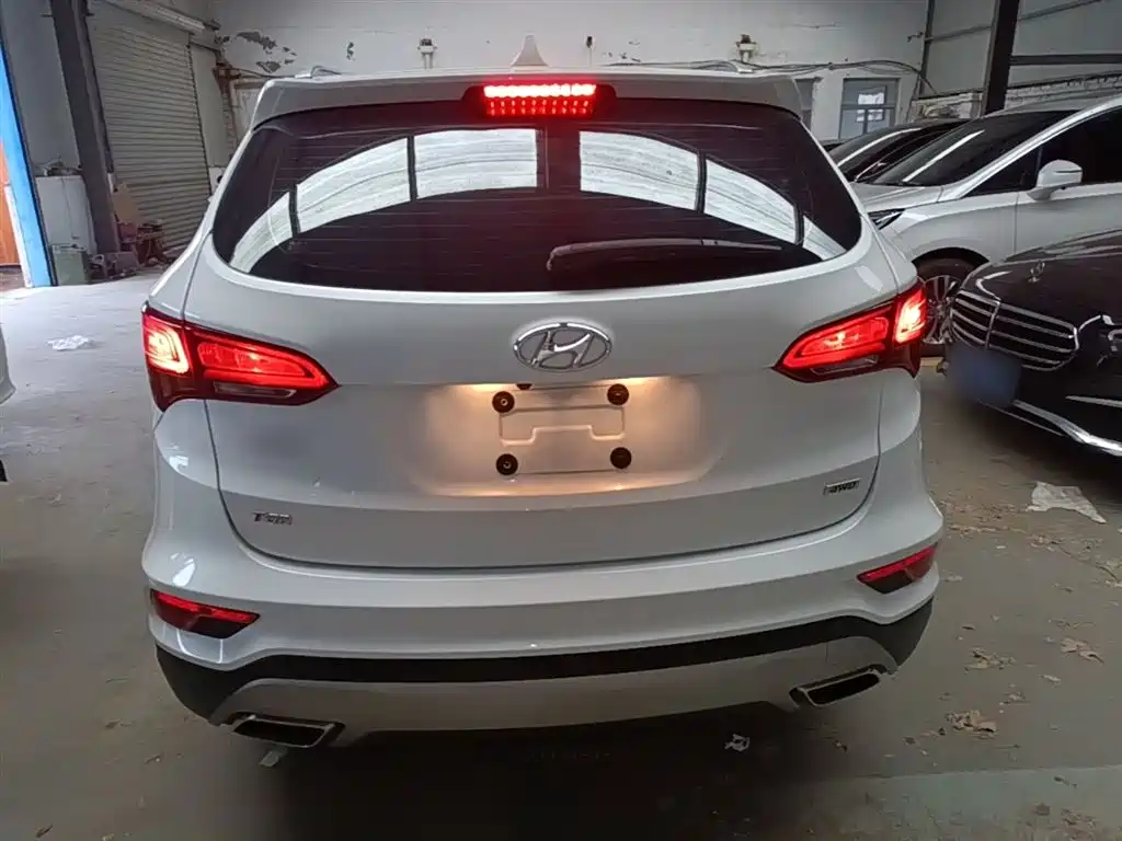 Hyundai Santa Fe 2017 2.0T Automatic 4WD Intelligent 7-Seater фото 6
