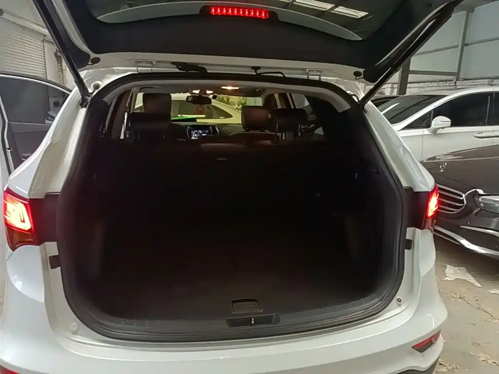 Hyundai Santa Fe 2017 2.0T Automatic 4WD Intelligent 7-Seater фото 19