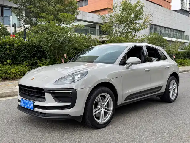 Porsche Macan 2023 Macan 2.0T — фото 1