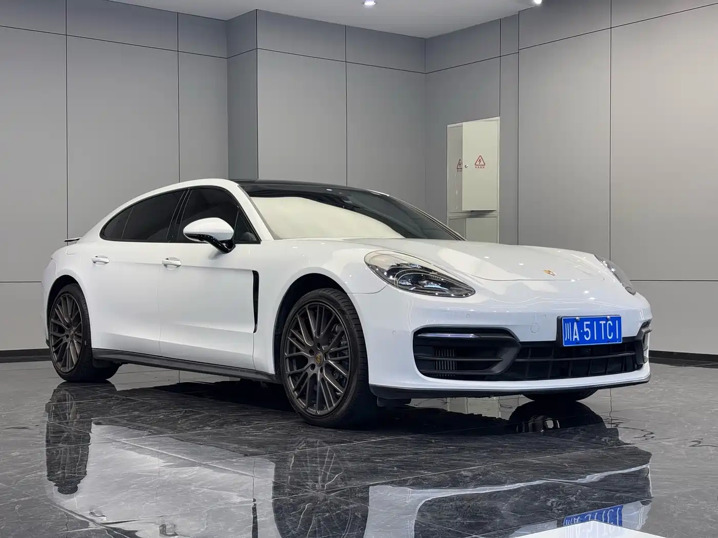 Porsche Panamera 2023 Panamera 4 Executive Long Wheelbase 2.9T фото 3