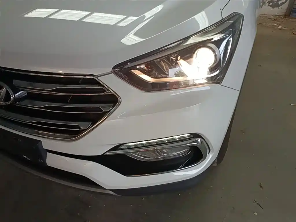 Hyundai Santa Fe 2017 2.0T Automatic 4WD Intelligent 7-Seater фото 24