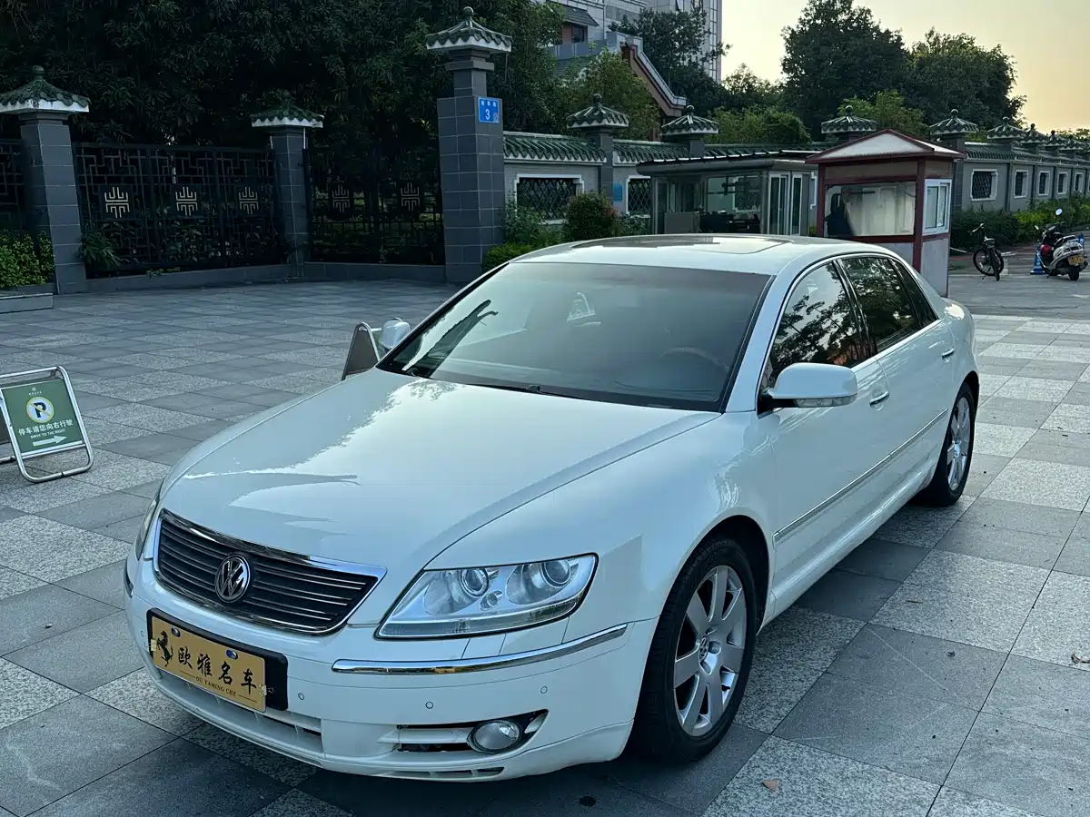 Volkswagen Phaeton 2008 2006 4.2L V8 4-seater Luxury