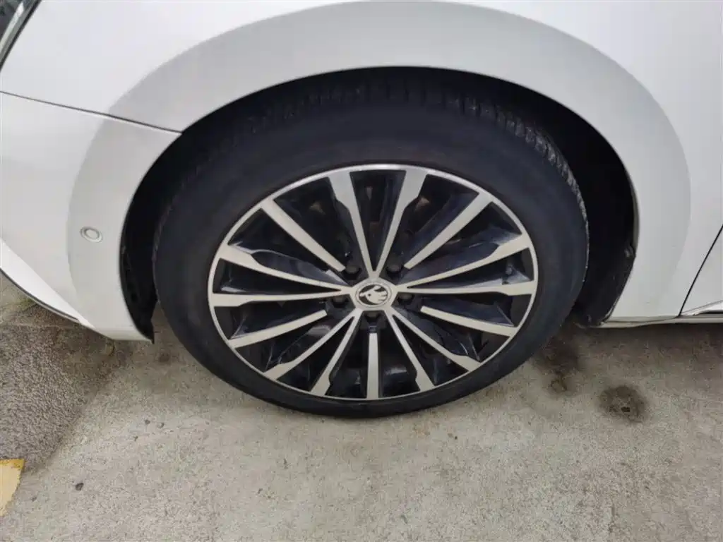 Škoda Superb 2016 TSI330 DSG Smart Edition фото 23