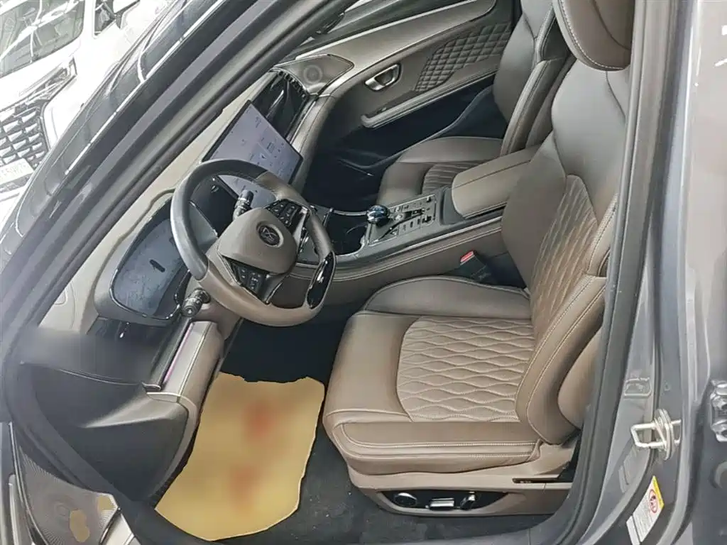 BYD Han 2022 DM-i 121KM Premium фото 15