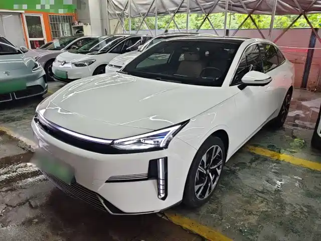 Geely Galaxy L6 2023 125km Starship