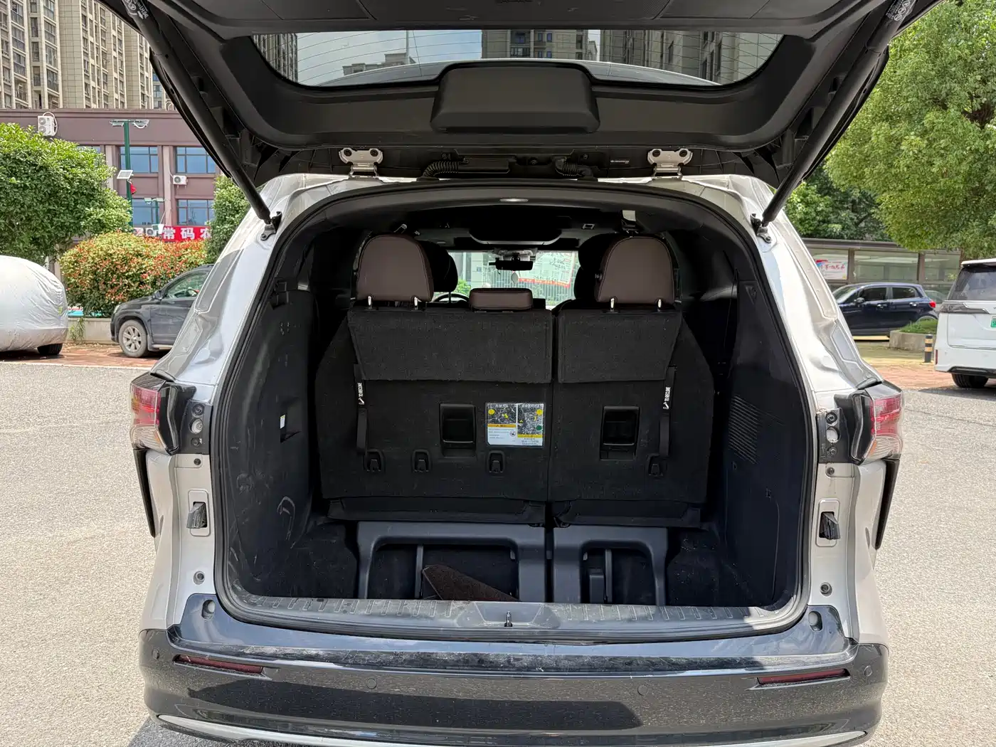 Toyota Sienna 2021 2.5L Hybrid Platinum Edition фото 16