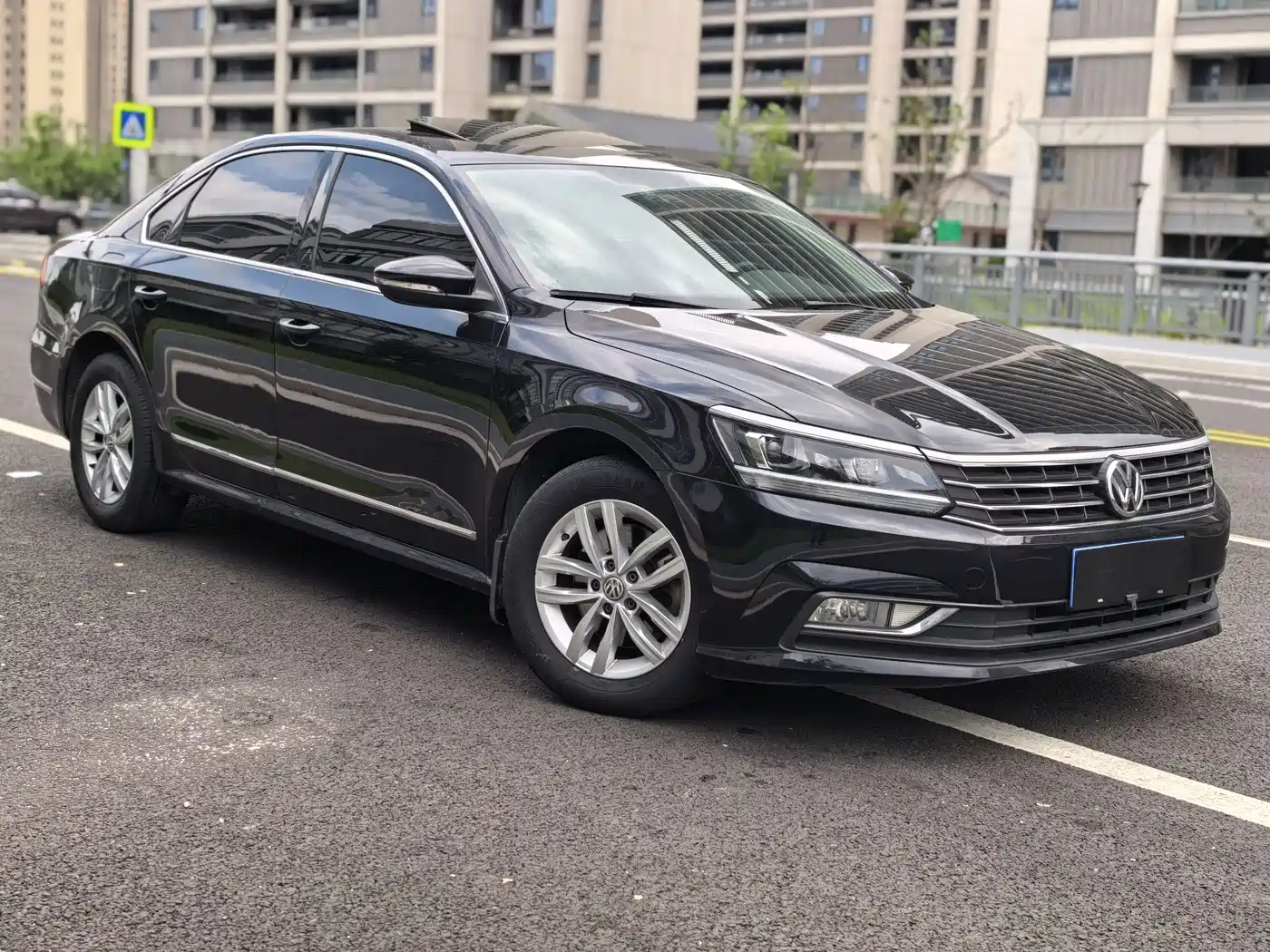 Volkswagen Passat 2016 330TSI DSG Honor Edition фото 3