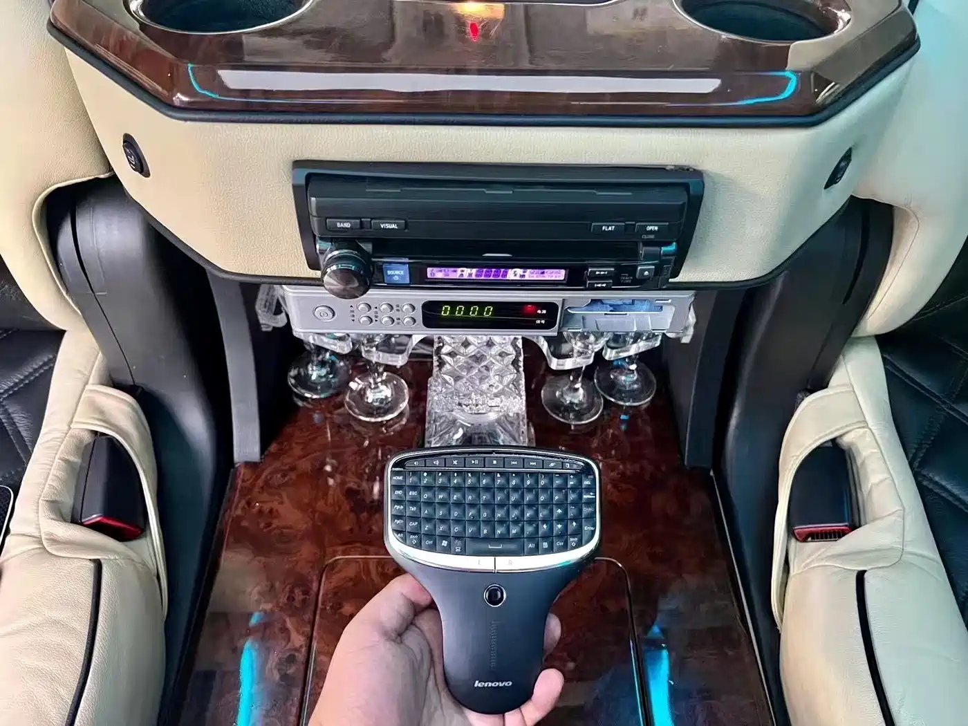 Cadillac Escalade 2013 6.2L ESV Platinum Extended фото 25