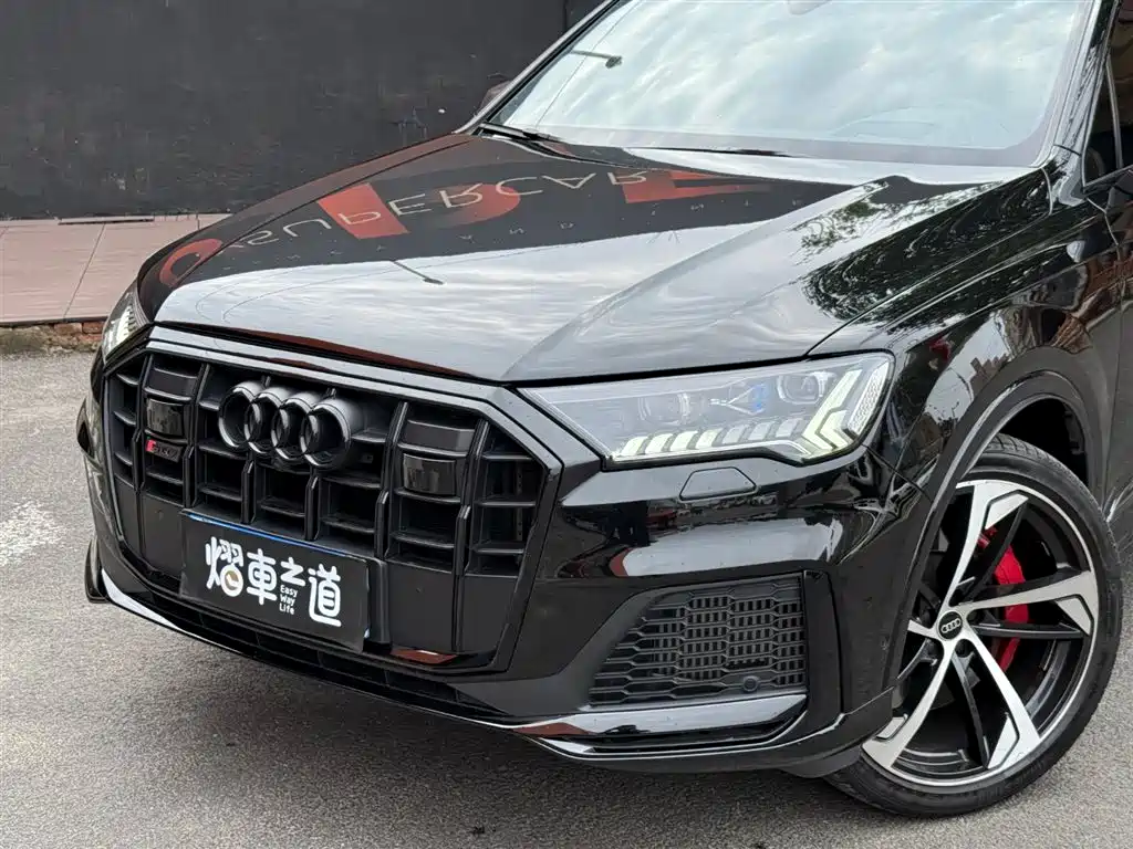 Audi SQ7 2024 4.0 TFSI Dark Knight Edition фото 28