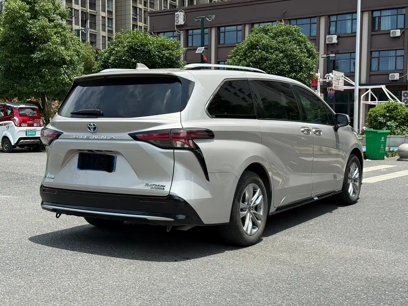 Toyota Sienna 2021 2.5L Hybrid Platinum Edition фото 21
