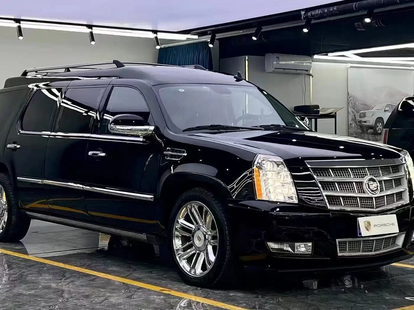 Cadillac Escalade 2013 6.2L ESV Platinum Extended фото 3