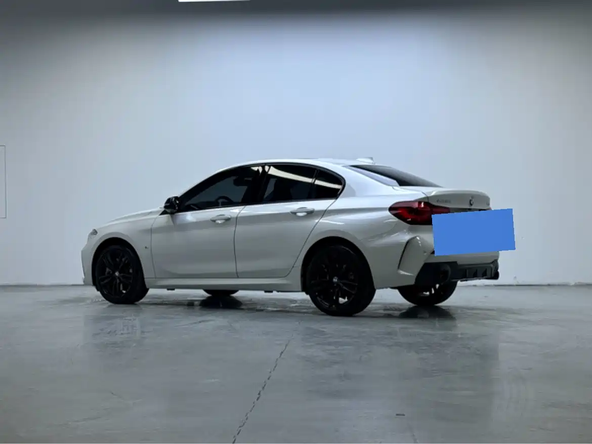 BMW 1 Series 2023 125i M Sport Shadow Edition фото 7