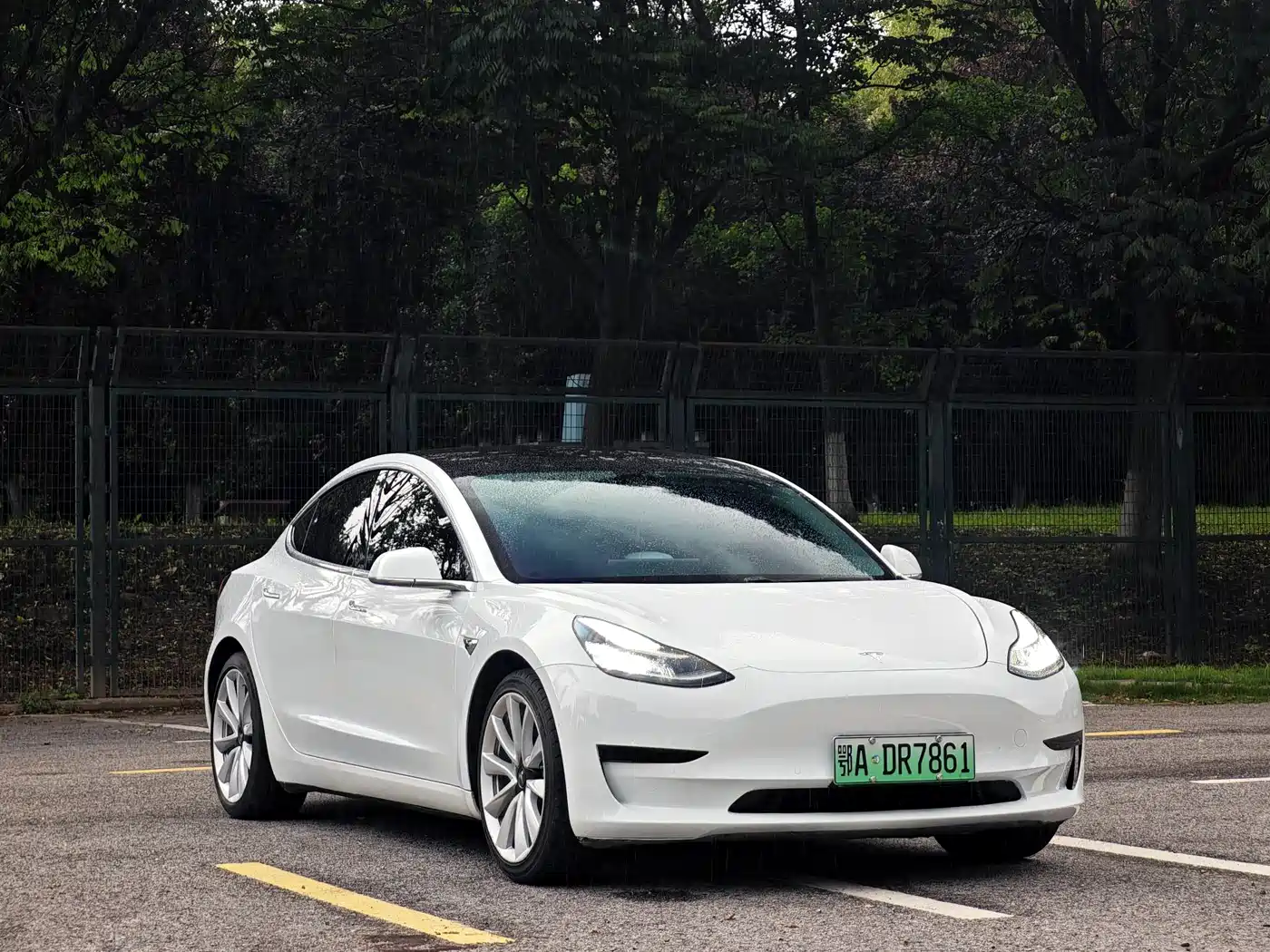 TESLA MODEL 3