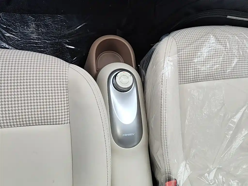 Wuling Motors Hongguang MINIEV 2026 2025 4-Door Advanced