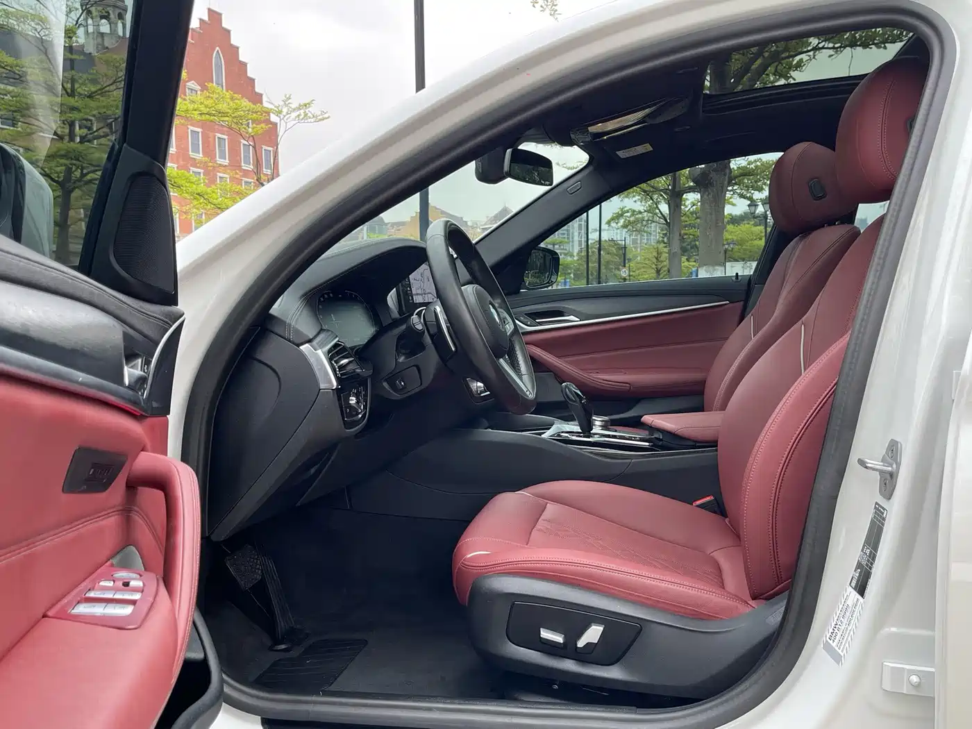 BMW 5 Series 2023 530Li Leading M Sport Package фото 13