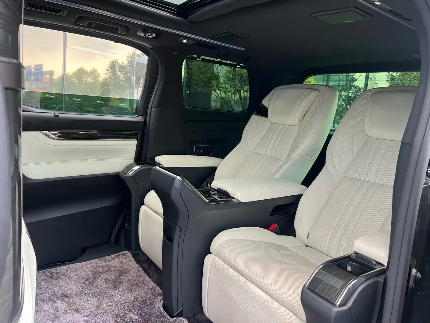 Lexus LM 2020 2020 300h 4-Seat Imperial Edition