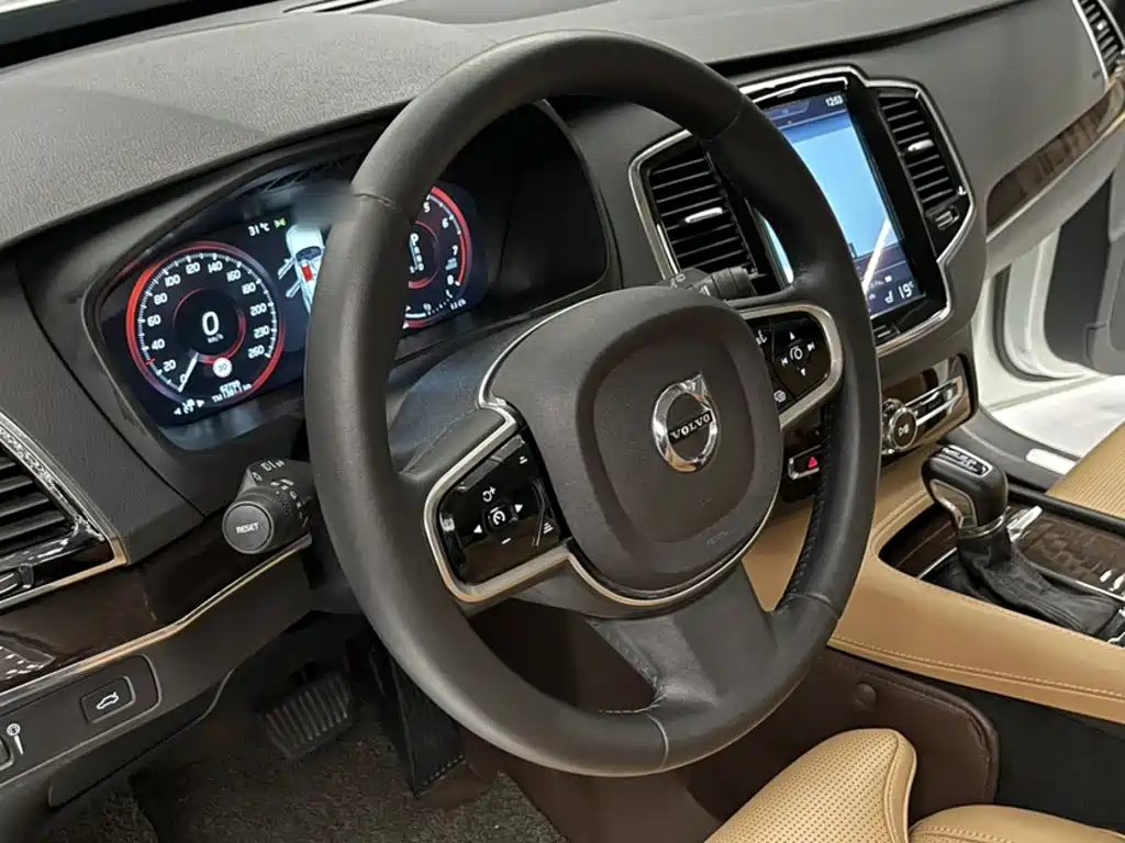 Фото 3 - Volvo XC90
