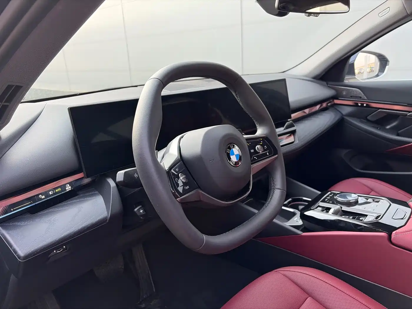 BMW 5 Series 2025 530Li Leading Luxury Package фото 10