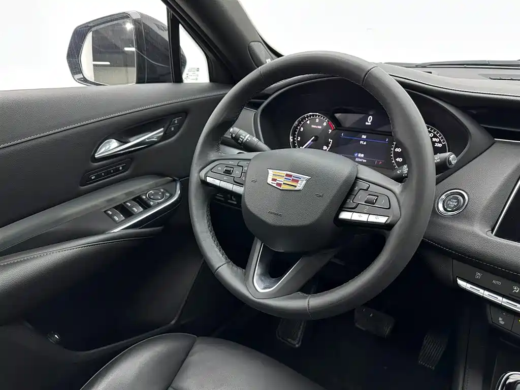 CADILLAC XT4