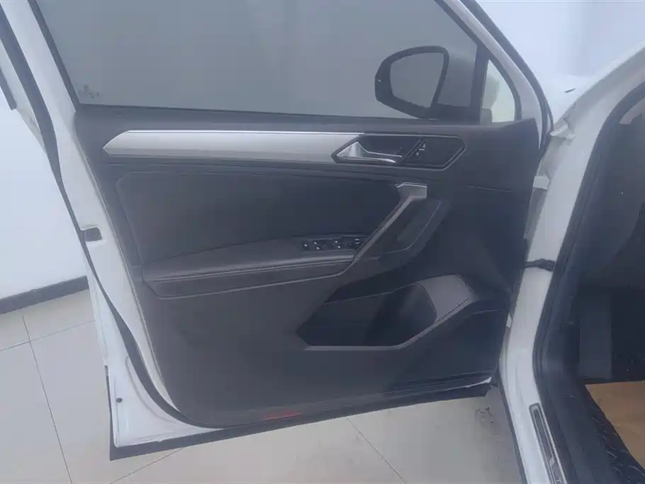 Volkswagen Tiguan L 2021 330TSI Automatic 2WD Smart фото 7