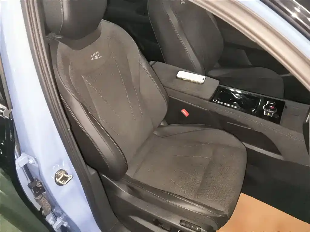 Фото 25 - Volkswagen Tiguan L