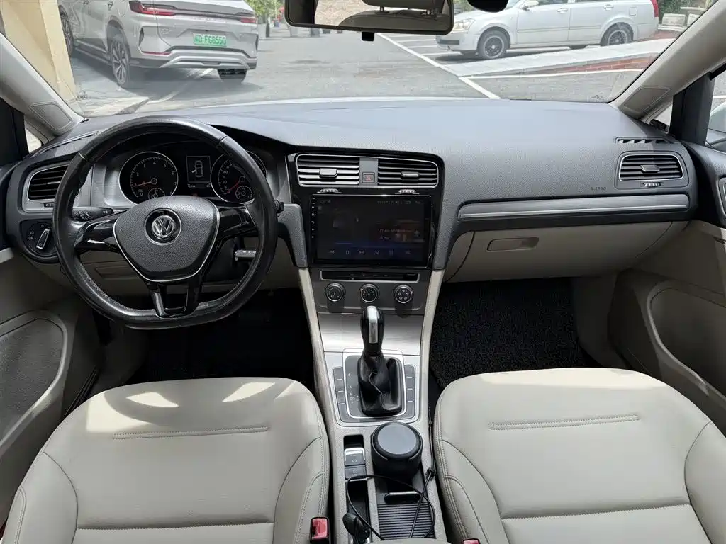 Volkswagen Golf 2016 230TSI Automatic Comfort фото 4