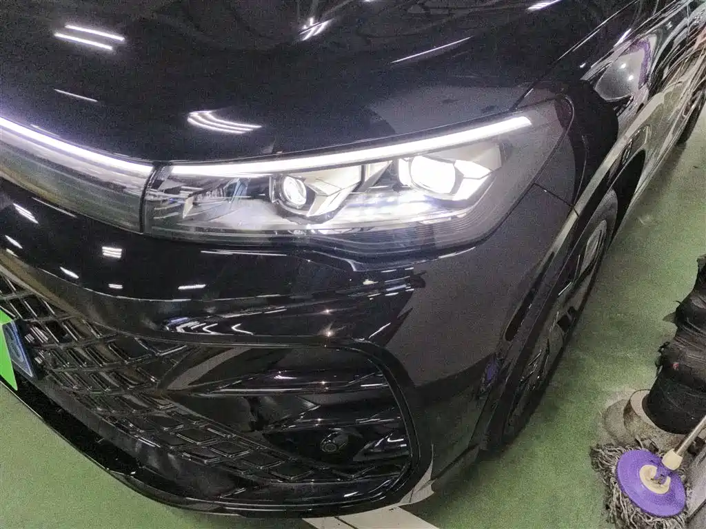 Фото 24 - Volkswagen Tiguan L