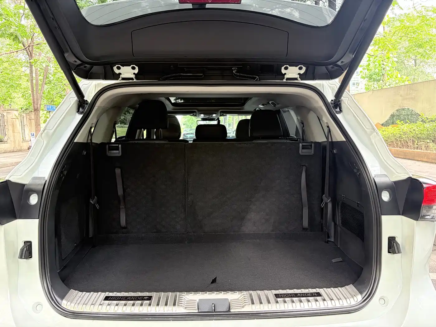 Toyota Highlander 2022 Dual Engine 2.5L 4WD Supreme Edition 7-Seater фото 17