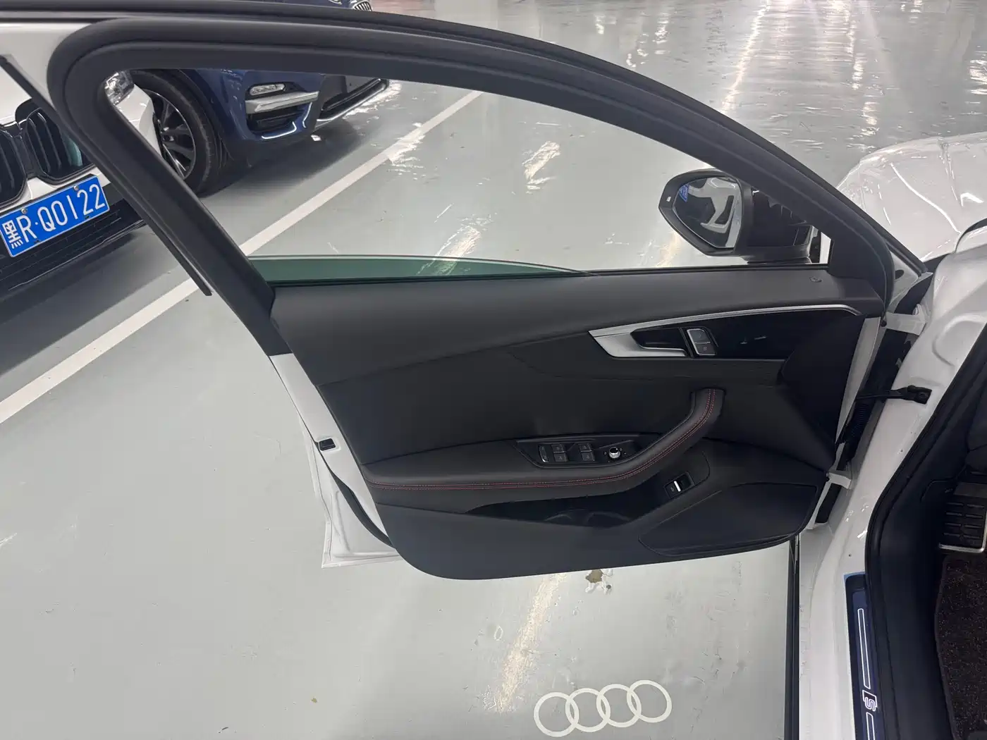 Audi A4L 2025 2 Million Celebration Edition 40 TFSI Luxury Dynamic фото 12