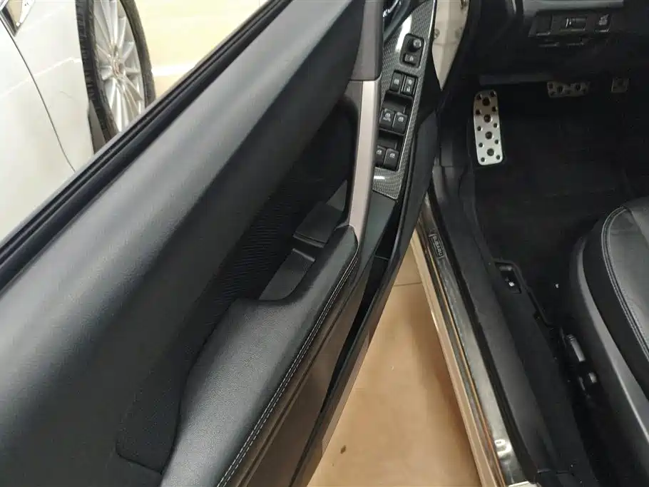 Subaru Forester 2015 2.5i Special Commemorative Edition фото 7