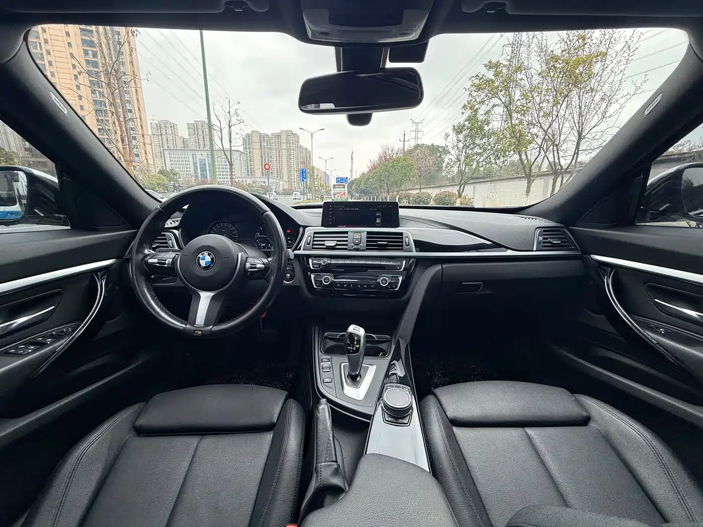 BMW 3 Series GT 2019 320i M Sport Package фото 16