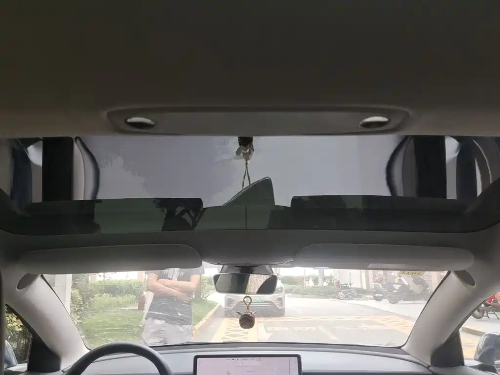 Фото 9 - Tesla Model 3