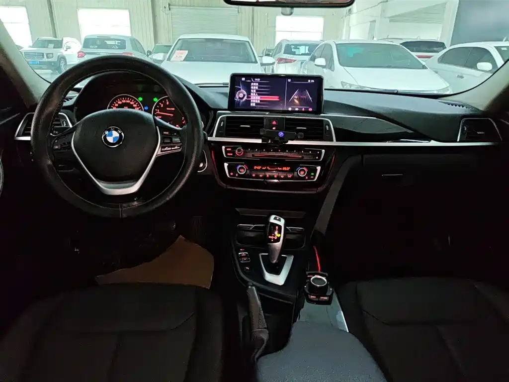 BMW 3 Series 2017 320Li Fashion фото 10