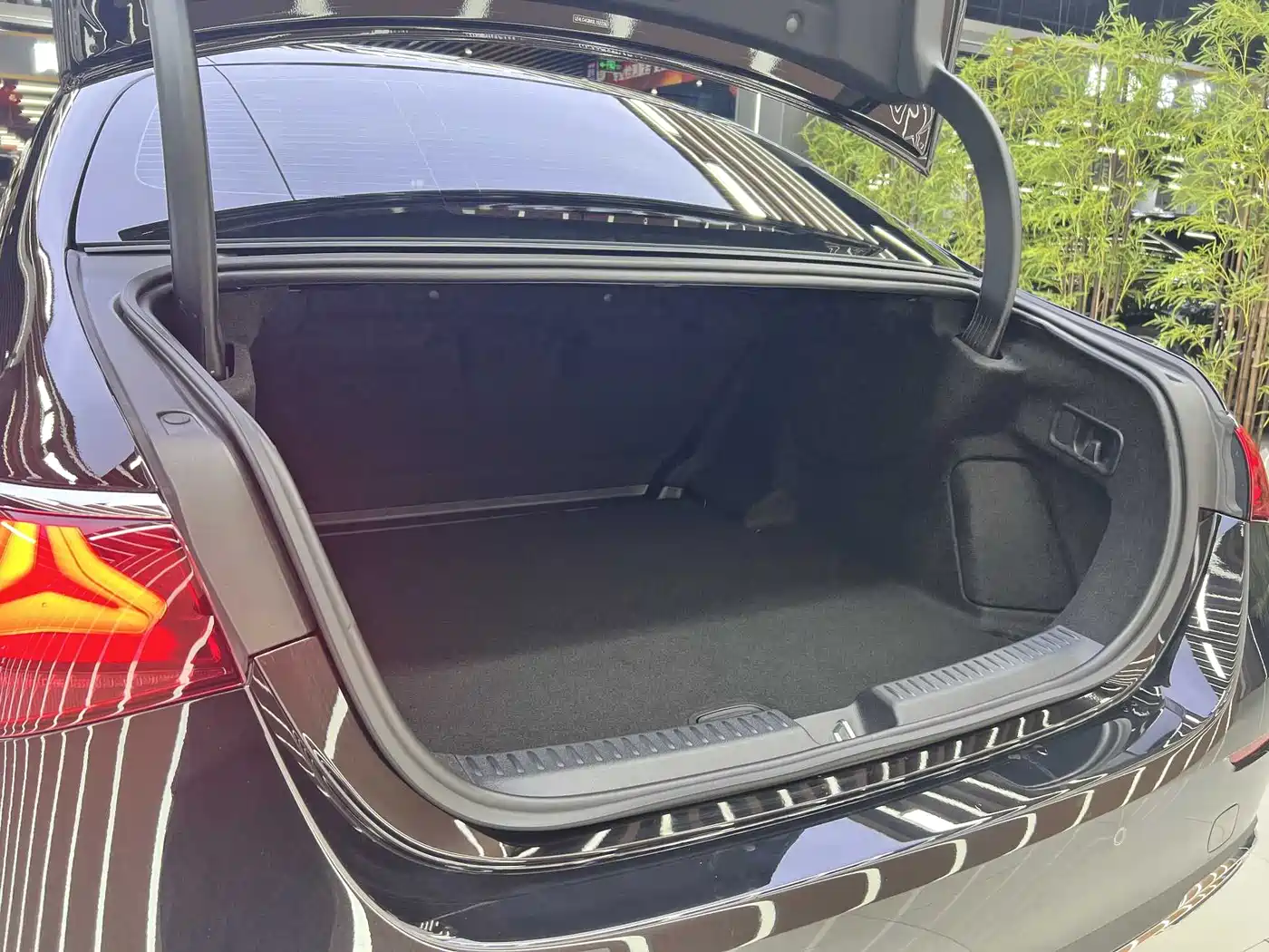 Mercedes-Benz E-Class 2025 E 300 L Fashion фото 12