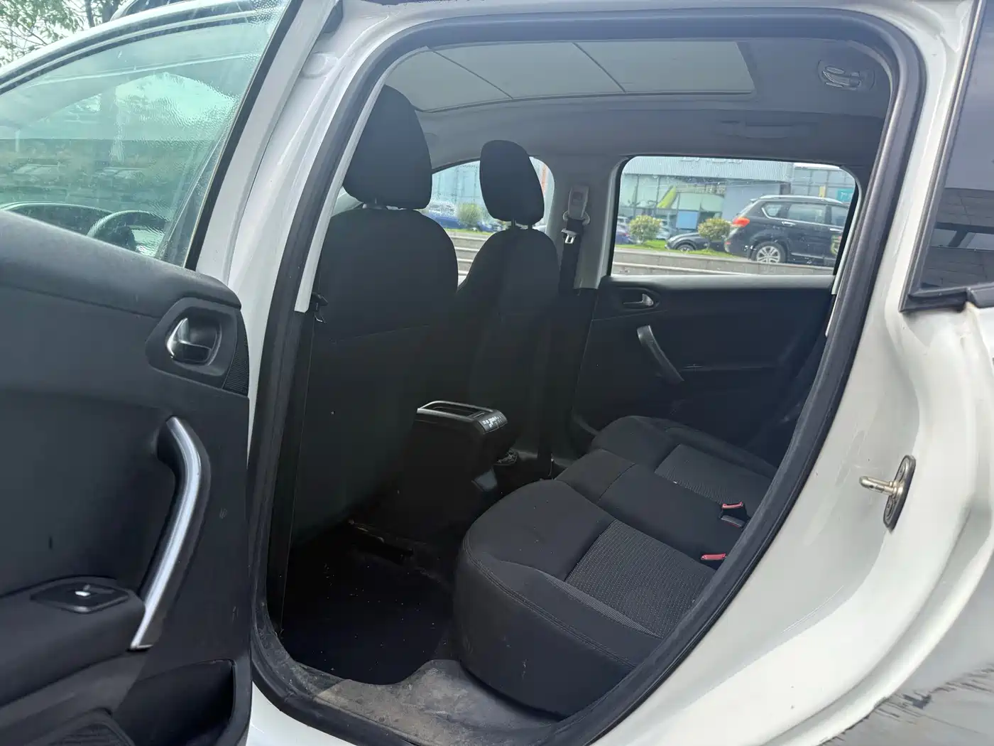 Peugeot 2008 2014 1.6L Manual Fashion Edition фото 8