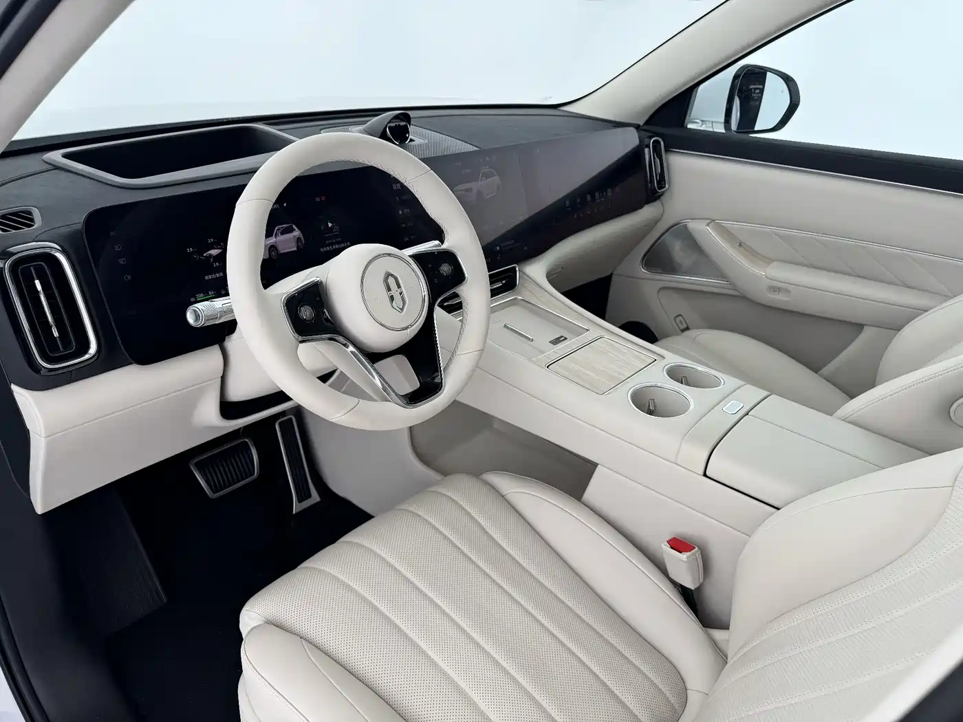 AITO Wenjie AITO M8 2025 Range Extender Max+ Edition 53.4kWh 5-seater фото 2