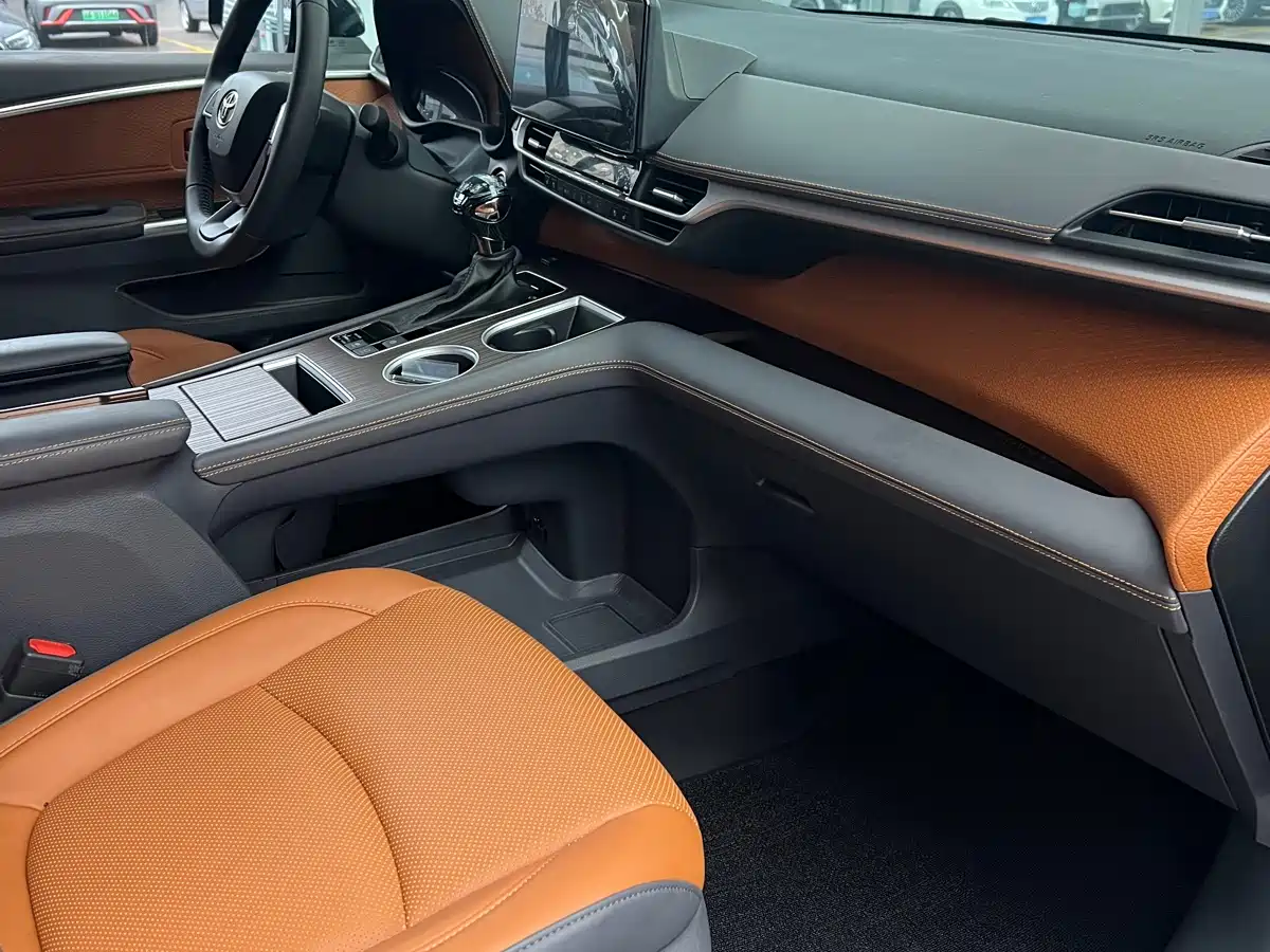 Toyota Sienna 2026 Model 2.5L Hybrid 2WD Comfort Edition фото 7