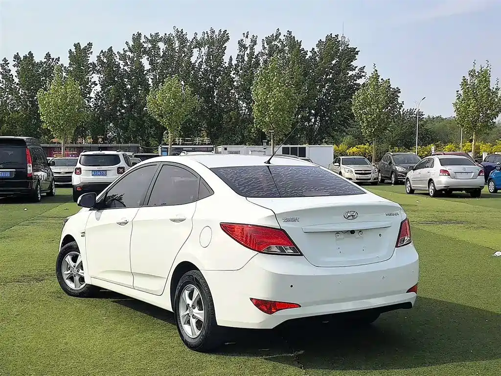 Hyundai Verna 2014 1.4L Automatic Smart GLS фото 6