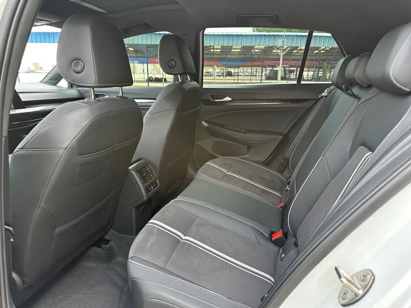 Volkswagen Golf 2023 Facelift 280TSI DSG R-Line Lite фото 13