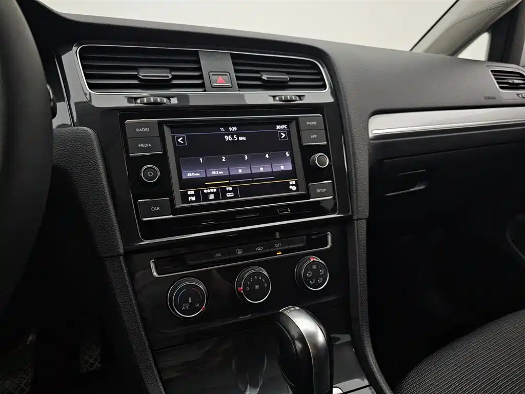 Volkswagen Golf 2018 230TSI Automatic Comfort фото 11