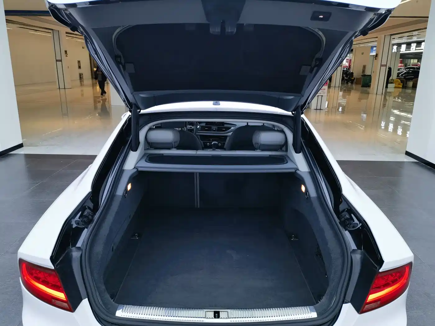 Audi A7 2012 3.0TFSI quattro Luxury Model фото 8
